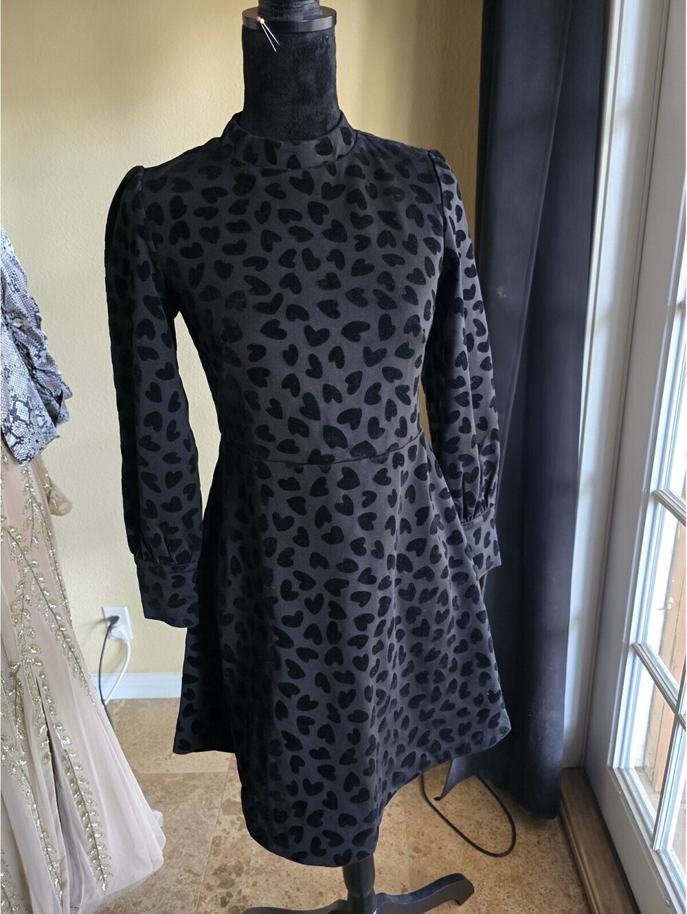 Ann Taylor  Black flocked Heart Velvet Mock Neck Puff Sleeve A-Line Dress 4P